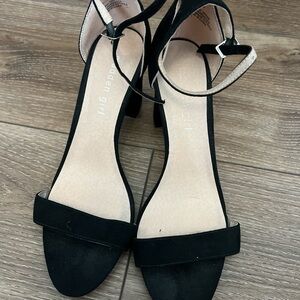 Black heel from maiden girl, size 9.